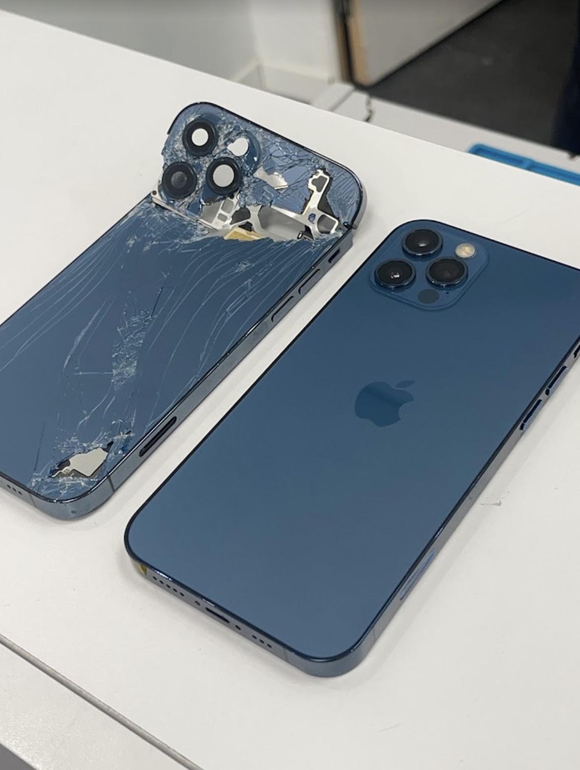 Coque arrière iPhone cassée remplacée : avant et après